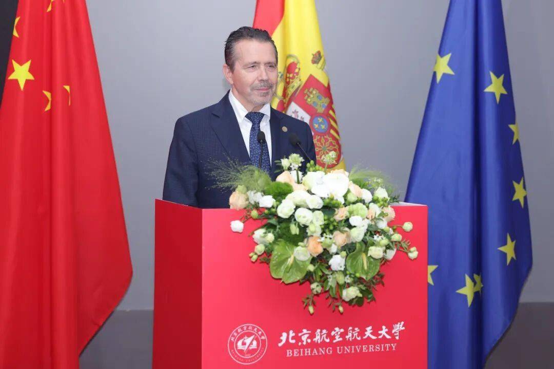 西班牙外交大臣阿尔瓦雷斯访问北航