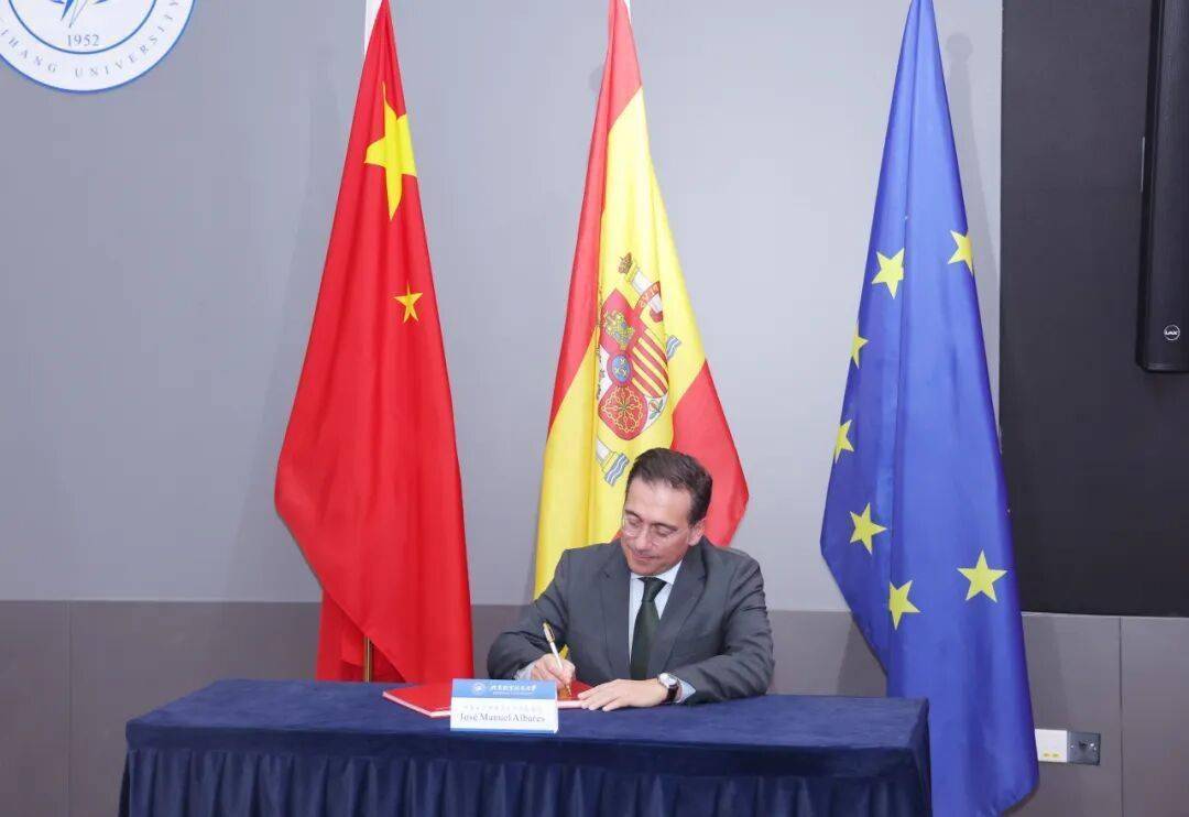 西班牙外交大臣阿尔瓦雷斯访问北航