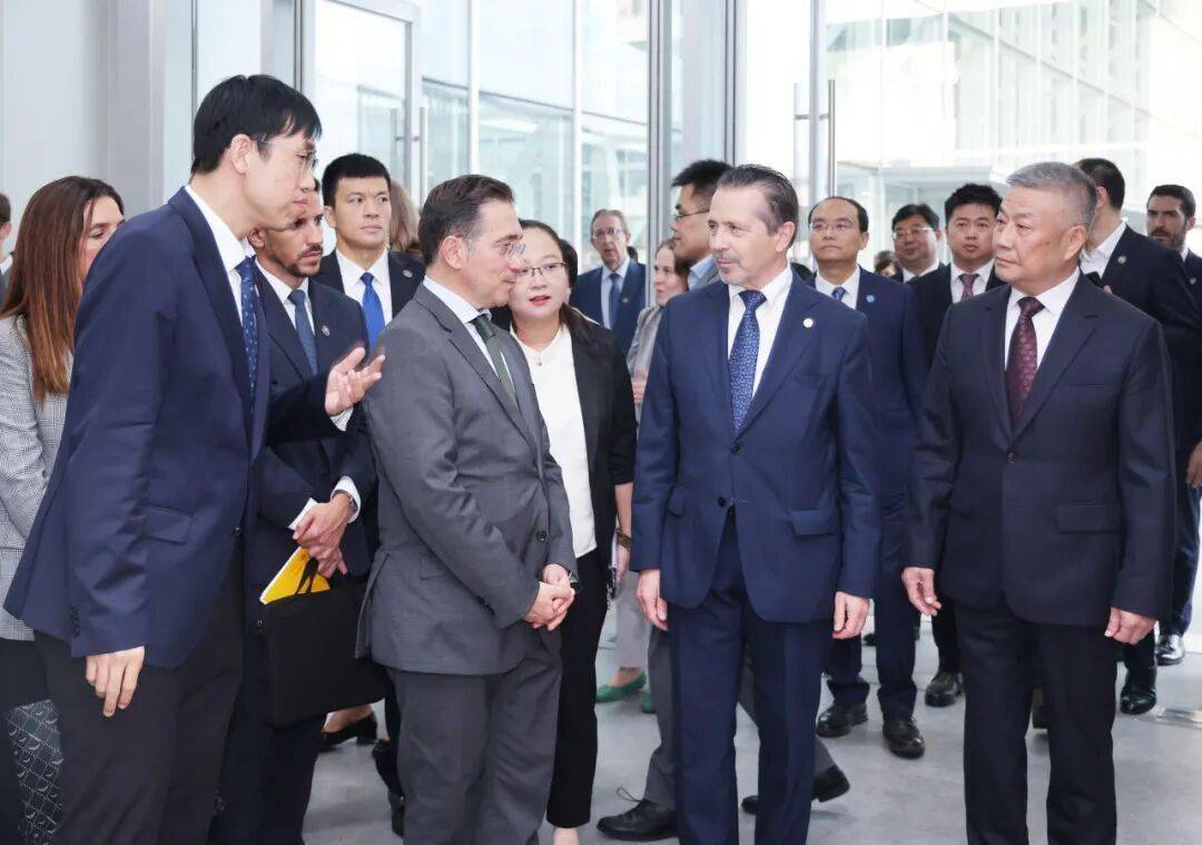 西班牙外交大臣阿尔瓦雷斯访问北航