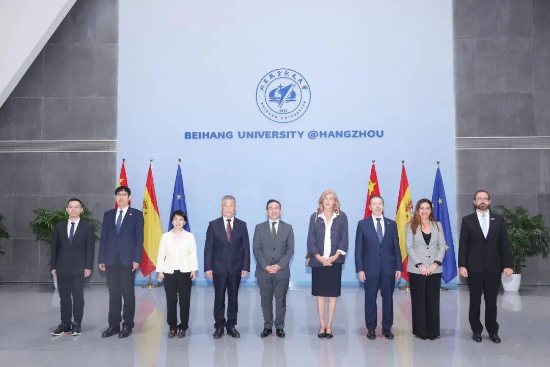 西班牙外交大臣阿尔瓦雷斯访问北航